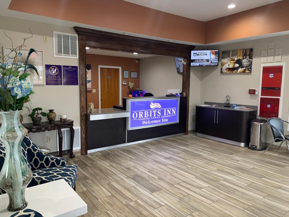 Somerset Orbits Inn מראה חיצוני תמונה