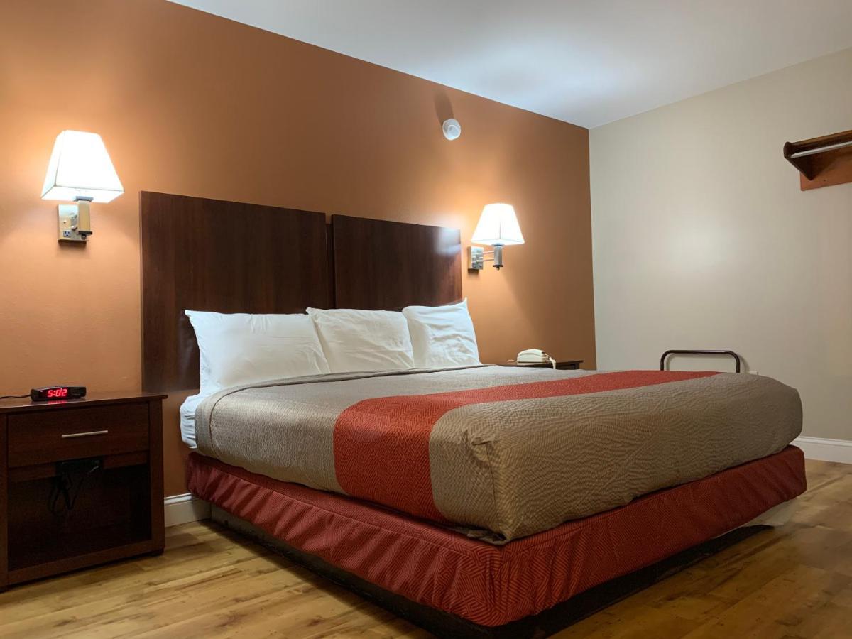 Somerset Orbits Inn מראה חיצוני תמונה